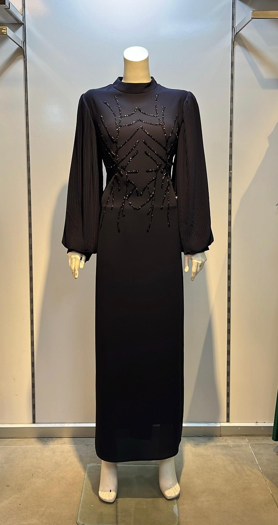 KOLU PLİSELİ ELBİSE