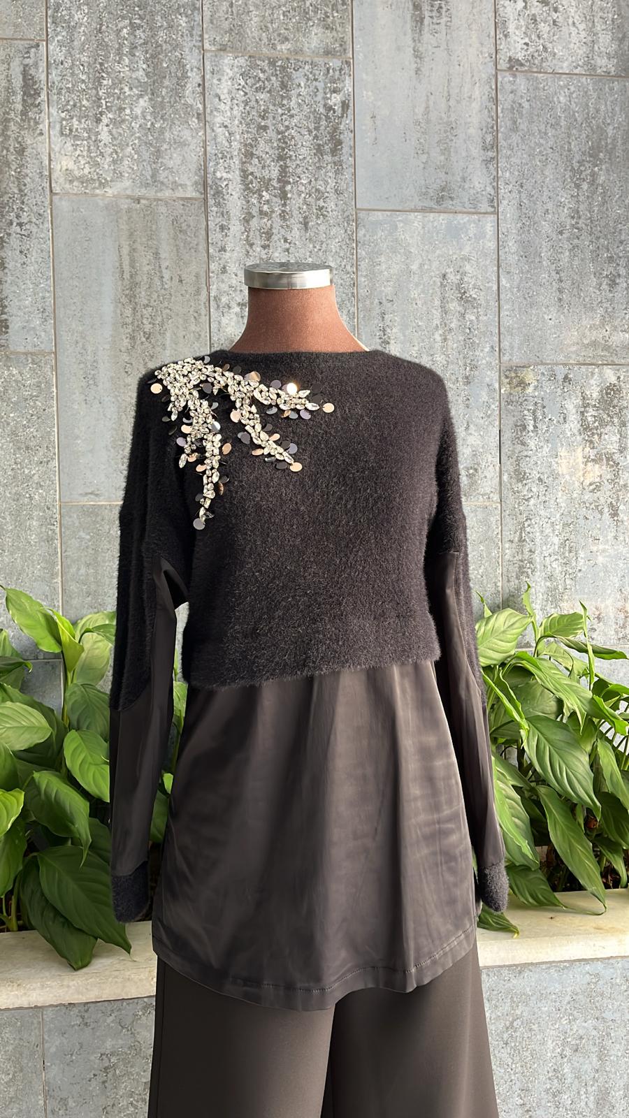 YAKASI TAŞLI GÜNLÜK TUNİK