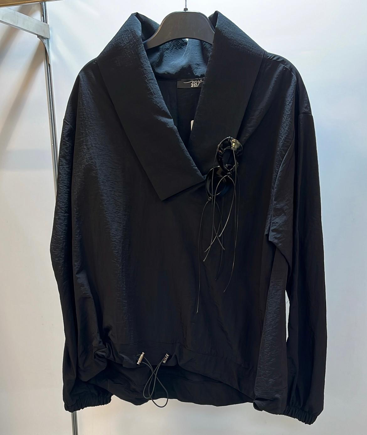 YAKASI AKSESUARLI ETEK TAKIMI