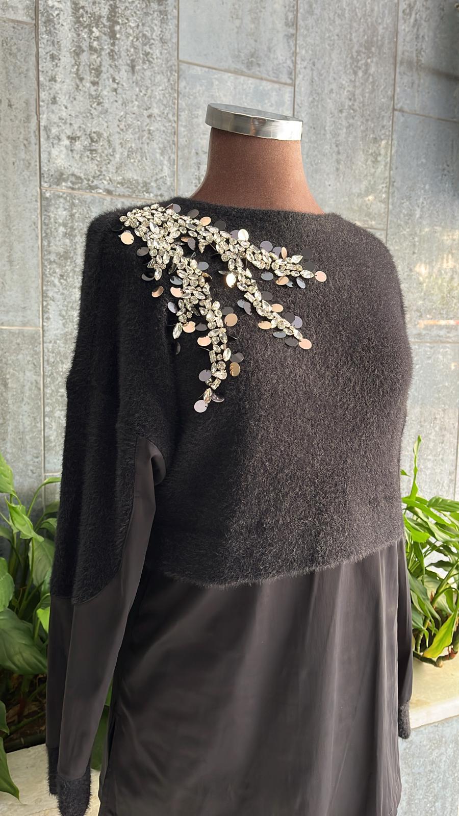 YAKASI TAŞLI GÜNLÜK TUNİK