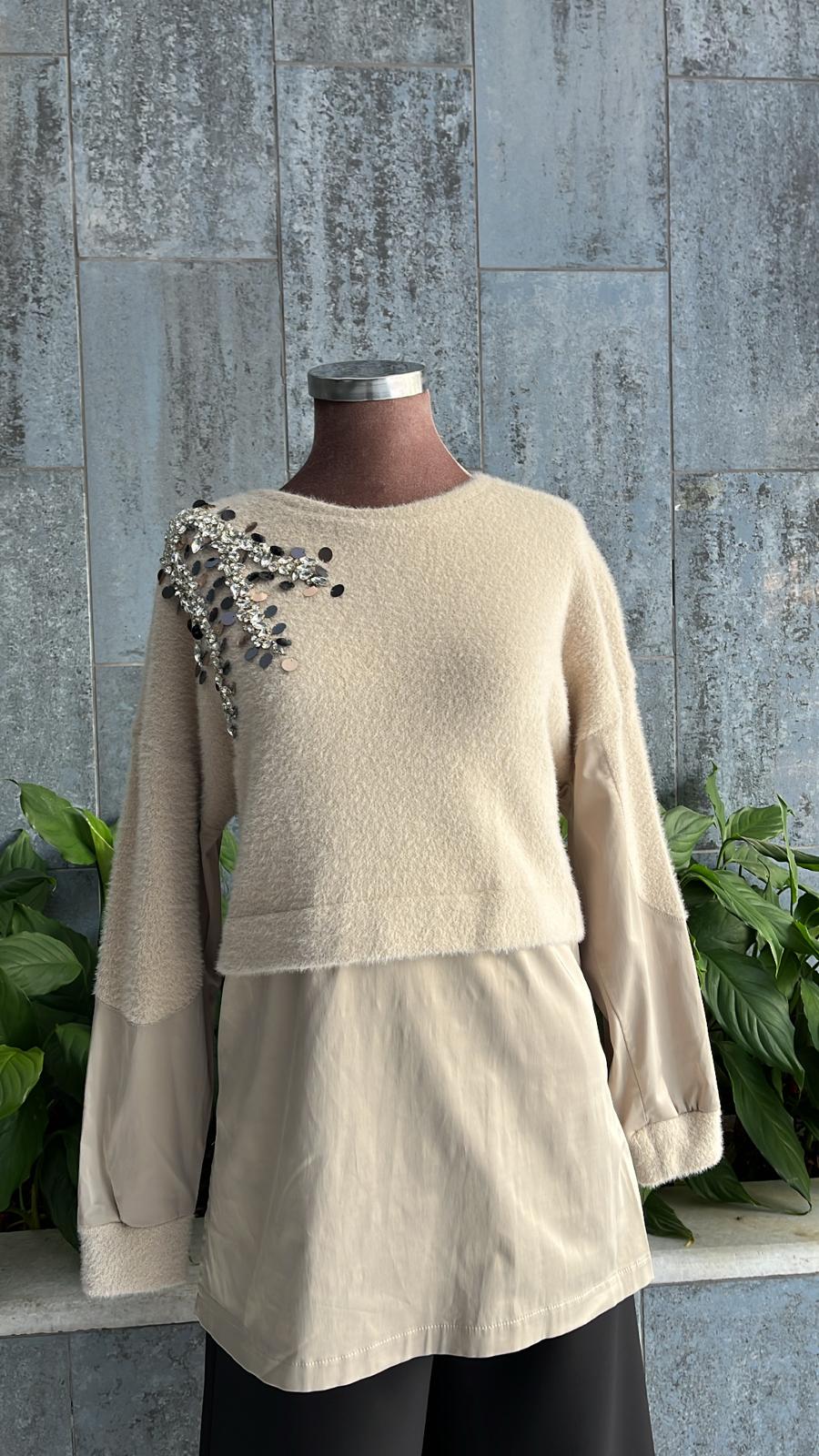 YAKASI TAŞLI GÜNLÜK TUNİK